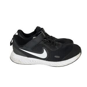 Nike Revolution 5 Black White Slip On Running Shoes Youth Girls 2.5 Mesh Sneaker